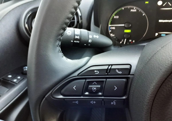 Toyota Yaris cena 94900 przebieg: 169, rok produkcji 2023 z Poznań małe 232